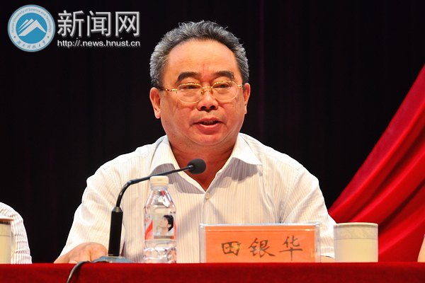 話別大學(xué) 堅守青春:湖南科技大學(xué)2013屆本科畢業(yè)生畢業(yè)典禮隆重舉行