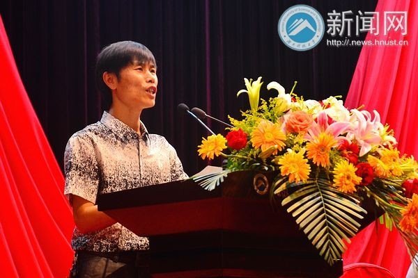 話別大學(xué) 堅守青春:湖南科技大學(xué)2013屆本科畢業(yè)生畢業(yè)典禮隆重舉行