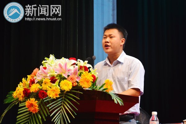 話別大學(xué) 堅守青春:湖南科技大學(xué)2013屆本科畢業(yè)生畢業(yè)典禮隆重舉行