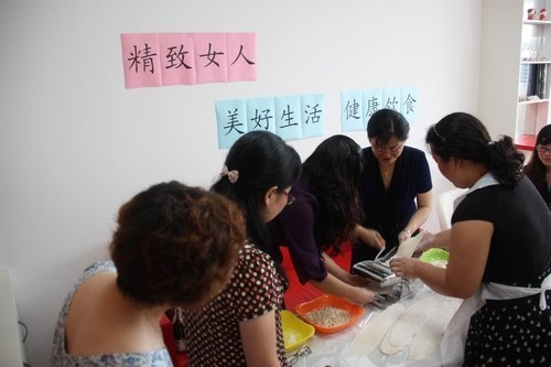社會科學部舉行做“精致女人”系列活動