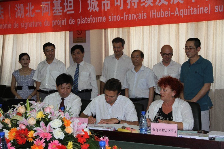 中法(湖北—阿基坦)城市可持續(xù)發(fā)展平臺(tái)合作項(xiàng)目簽約儀式在湖北工業(yè)大學(xué)舉行