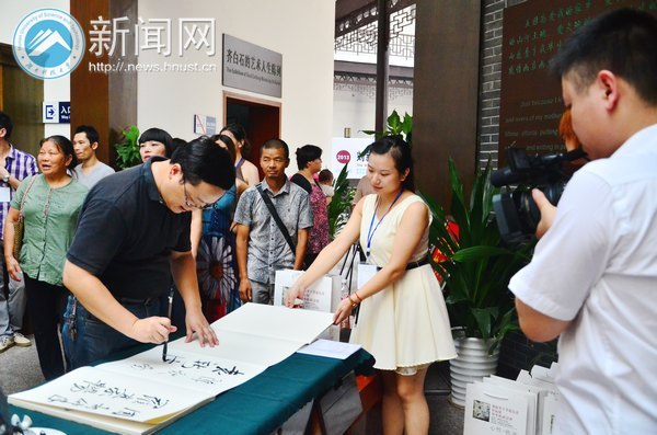 劉新華工筆花鳥畫作品展開幕 描摹心性軌跡