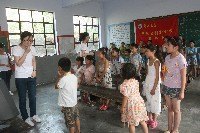 鄭州大學赴結對幫扶村開展義務服務活動