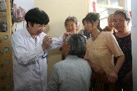 鄭州大學赴結對幫扶村開展義務服務活動