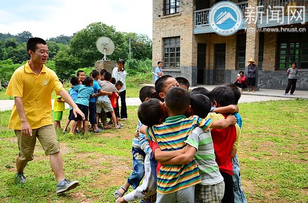 情系山區留守兒童:學雷鋒志愿服務組遠赴懷化侗族苗族鄉開展特色教學活動