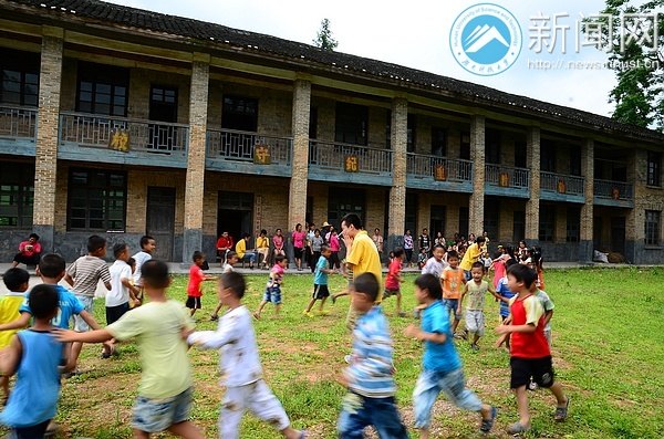 情系山區留守兒童:學雷鋒志愿服務組遠赴懷化侗族苗族鄉開展特色教學活動