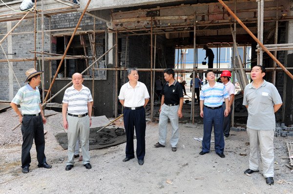 校領導檢查暑期基建“提升項目”及“維修項目”工程