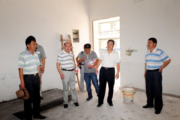 校領導檢查暑期基建“提升項目”及“維修項目”工程