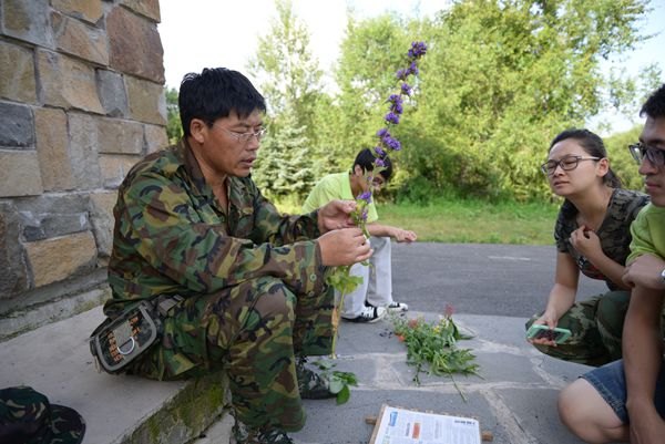 吉林農(nóng)業(yè)科技學(xué)院學(xué)子“守護(hù)綠色夢(mèng) 靈動(dòng)長(zhǎng)白山”吉林農(nóng)業(yè)科技學(xué)院學(xué)子“守護(hù)綠色夢(mèng) 靈動(dòng)長(zhǎng)白山”