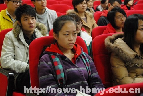 【學習十八大精神】學校組織師生集中收看十八大開幕式直播