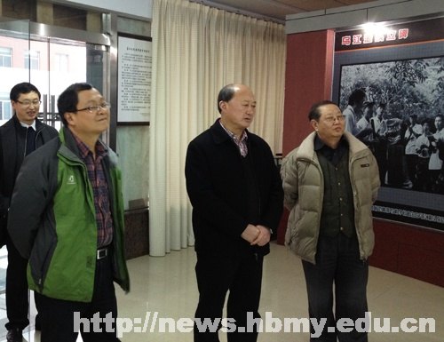 黨委書記胡茂成出席武陵山片區發展高峰論壇