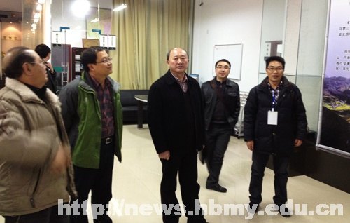 黨委書記胡茂成出席武陵山片區發展高峰論壇