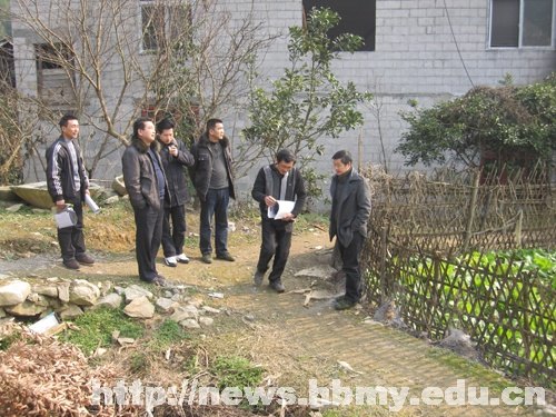 “三萬”活動工作組查勘重點治理項目現場