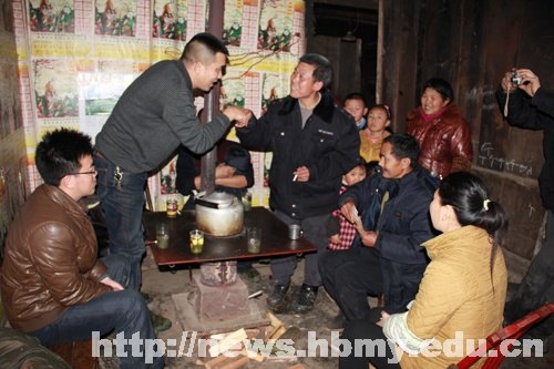 “三萬”活動工作組訪貧問寒活動掠影