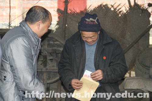 “三萬”活動工作組訪貧問寒活動掠影