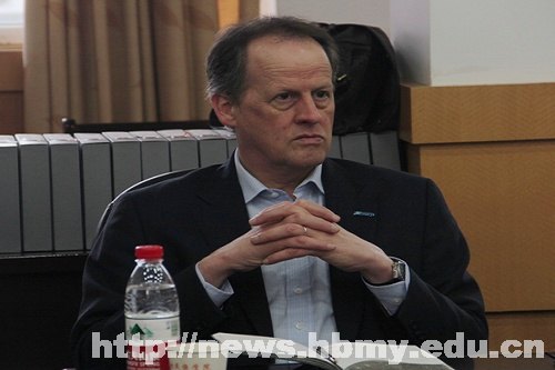 英國德比大學(xué)霍頓教授一行來湖北民族學(xué)院訪問