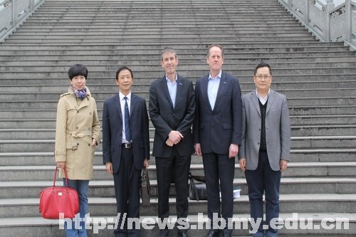 英國德比大學(xué)霍頓教授一行來湖北民族學(xué)院訪問