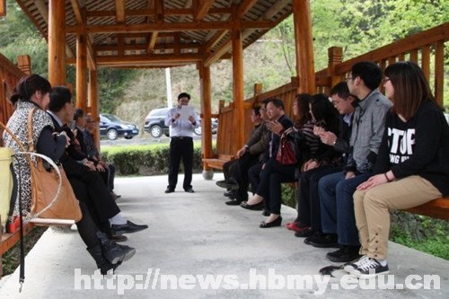 機關(guān)黨委一支部組織全體黨員開展戶外政治學(xué)習(xí)活動