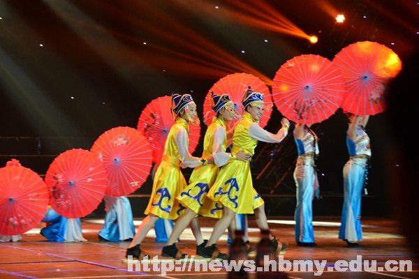 湖北民族學院學生三登“五月的鮮花” 傳統體育演繹青春中國夢