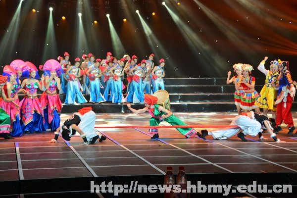 湖北民族學院學生三登“五月的鮮花” 傳統體育演繹青春中國夢
