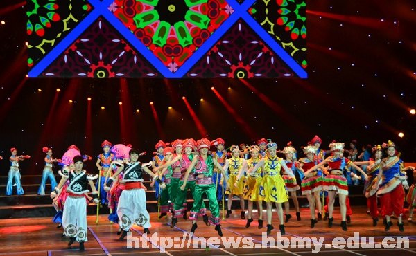 湖北民族學院學生三登“五月的鮮花” 傳統體育演繹青春中國夢