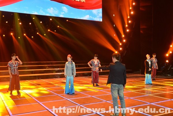 湖北民族學院學生三登“五月的鮮花” 傳統體育演繹青春中國夢