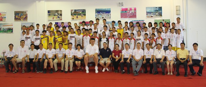 “2013姚基金希望小學籃球季”表演賽暨頒獎儀式在皖西學院成功舉辦