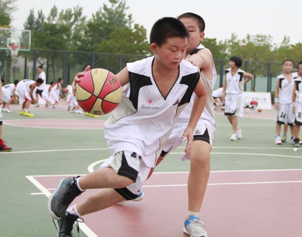 “2013姚基金希望小學籃球季”與皖西學院的故事