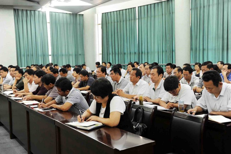 學(xué)校召開2013年暑期領(lǐng)導(dǎo)干部會議