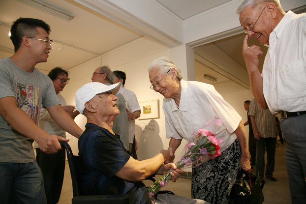 淡泊名利 用心鉆研——“李宏仁石版教學研究展”開幕