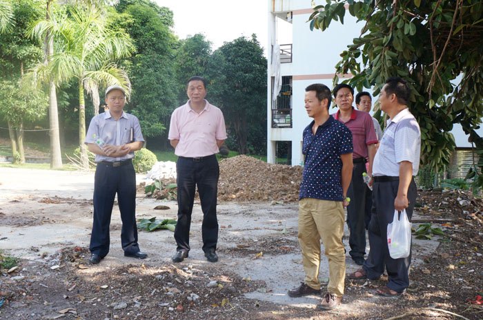 劉力書(shū)記檢查學(xué)校后勤工作