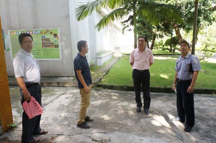 劉力書(shū)記檢查學(xué)校后勤工作