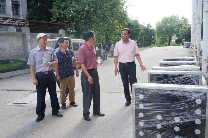 劉力書(shū)記檢查學(xué)校后勤工作