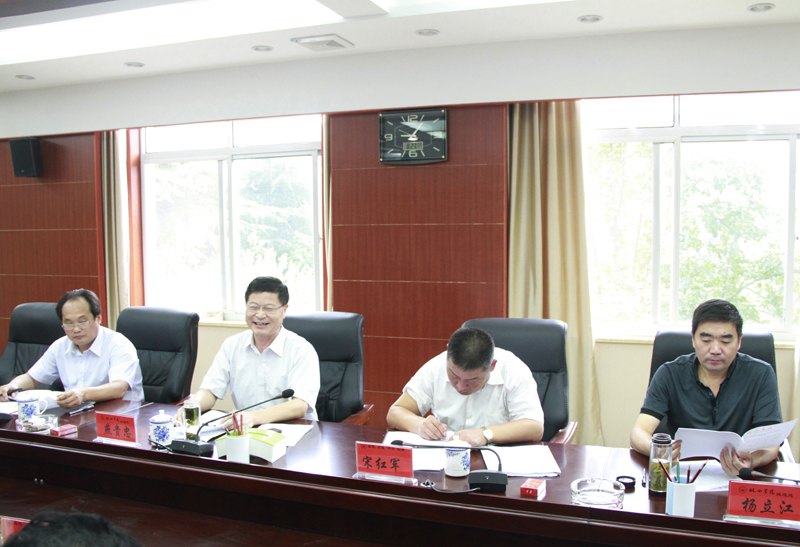 省教育廳和六安市“集中開展安全生產(chǎn)大檢查”督查組分別來校檢查指導工作