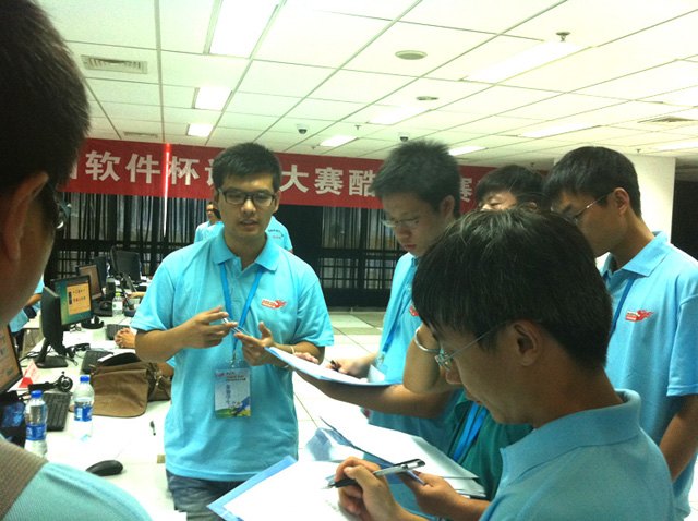 南昌工學(xué)院學(xué)子在第二屆“中國軟件杯”大學(xué)生軟件設(shè)計大賽中…