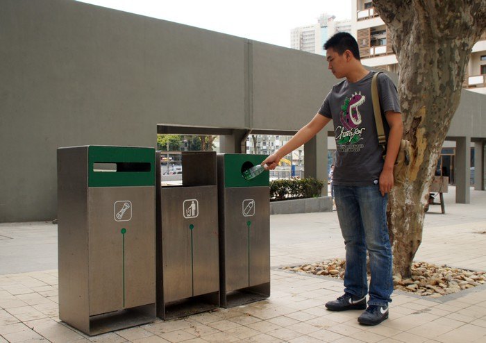 學校倡導綠色環保積極推行垃圾分類投放處理