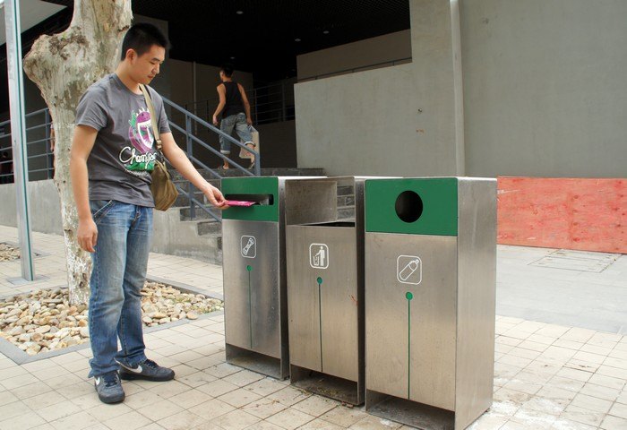 學校倡導綠色環保積極推行垃圾分類投放處理