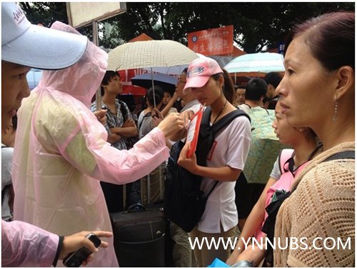 【以愛迎接 用心服務】——迎新接站志愿者出色完成接站工作