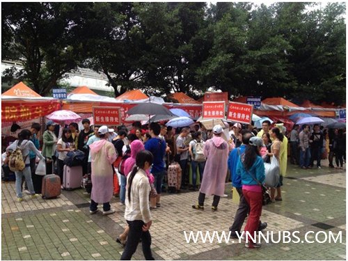 【以愛迎接 用心服務】——迎新接站志愿者出色完成接站工作