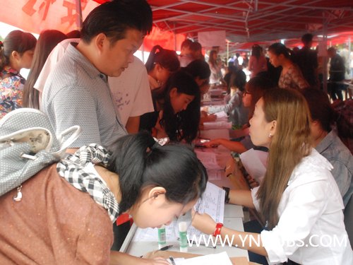 【以愛迎接  用心服務】——合力保障2013級迎新工作順利進行