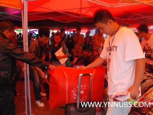 【以愛迎接  用心服務】——合力保障2013級迎新工作順利進行