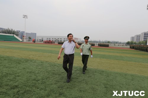 西安交通大學城市學院2013級新生軍訓總結表彰大會圓滿結束