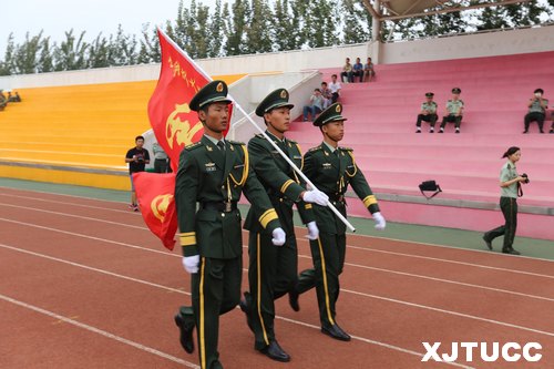 西安交通大學城市學院2013級新生軍訓總結表彰大會圓滿結束