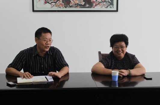 黃少琴調研員到圖書館進行調研