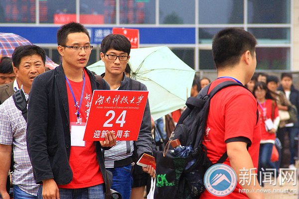 下雨天 我們撐傘接你回家