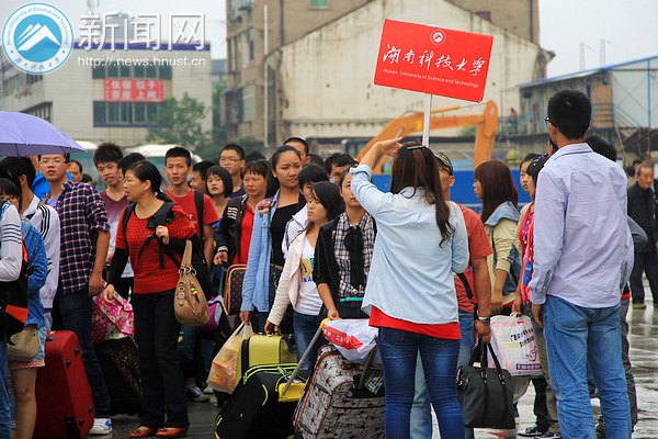 下雨天 我們撐傘接你回家