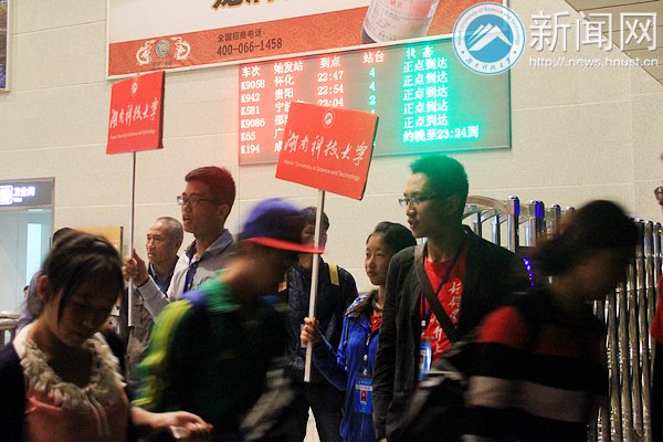 下雨天 我們撐傘接你回家