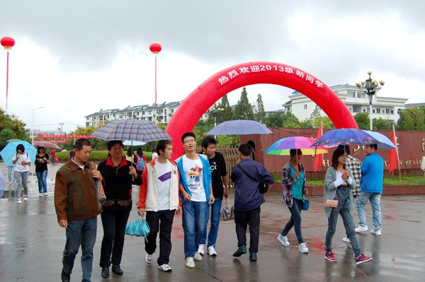 【2013年迎新系列報道之一】黃山學院迎來2013級新生