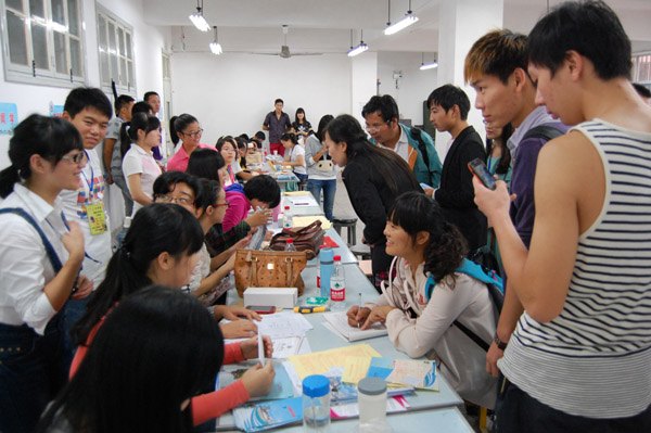 【2013年迎新系列報道之一】黃山學院迎來2013級新生