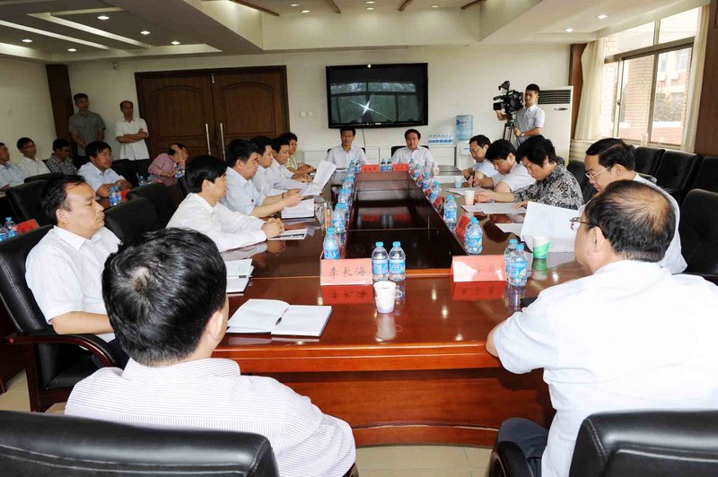 市長崔洪剛來校慰問